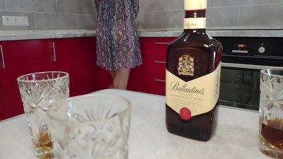 Seks met 'n vriend se dronk vrou. Ek hoop nie ek maak haar swanger nie.